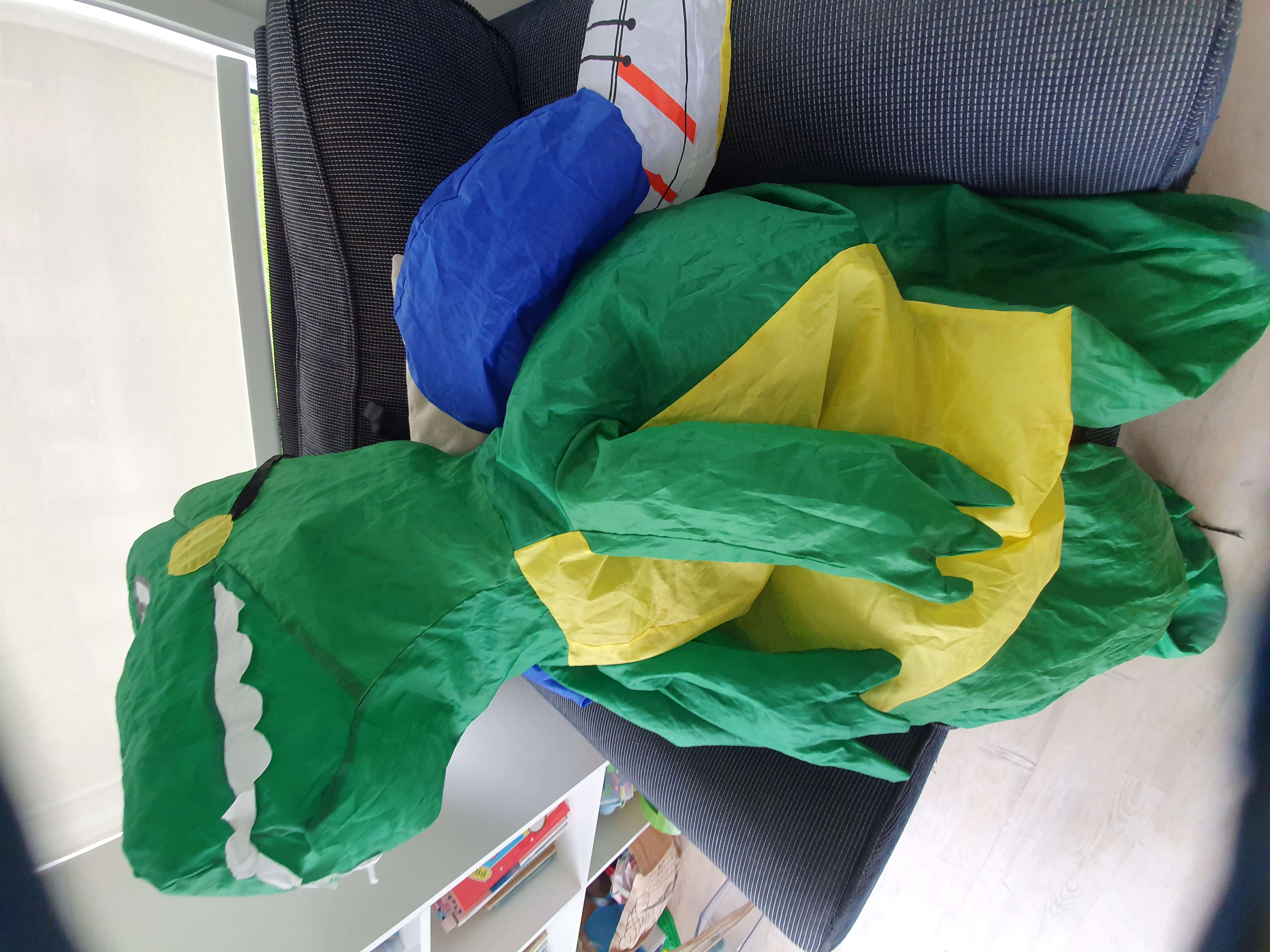 Dinosaur   - Dress up  (plastic)