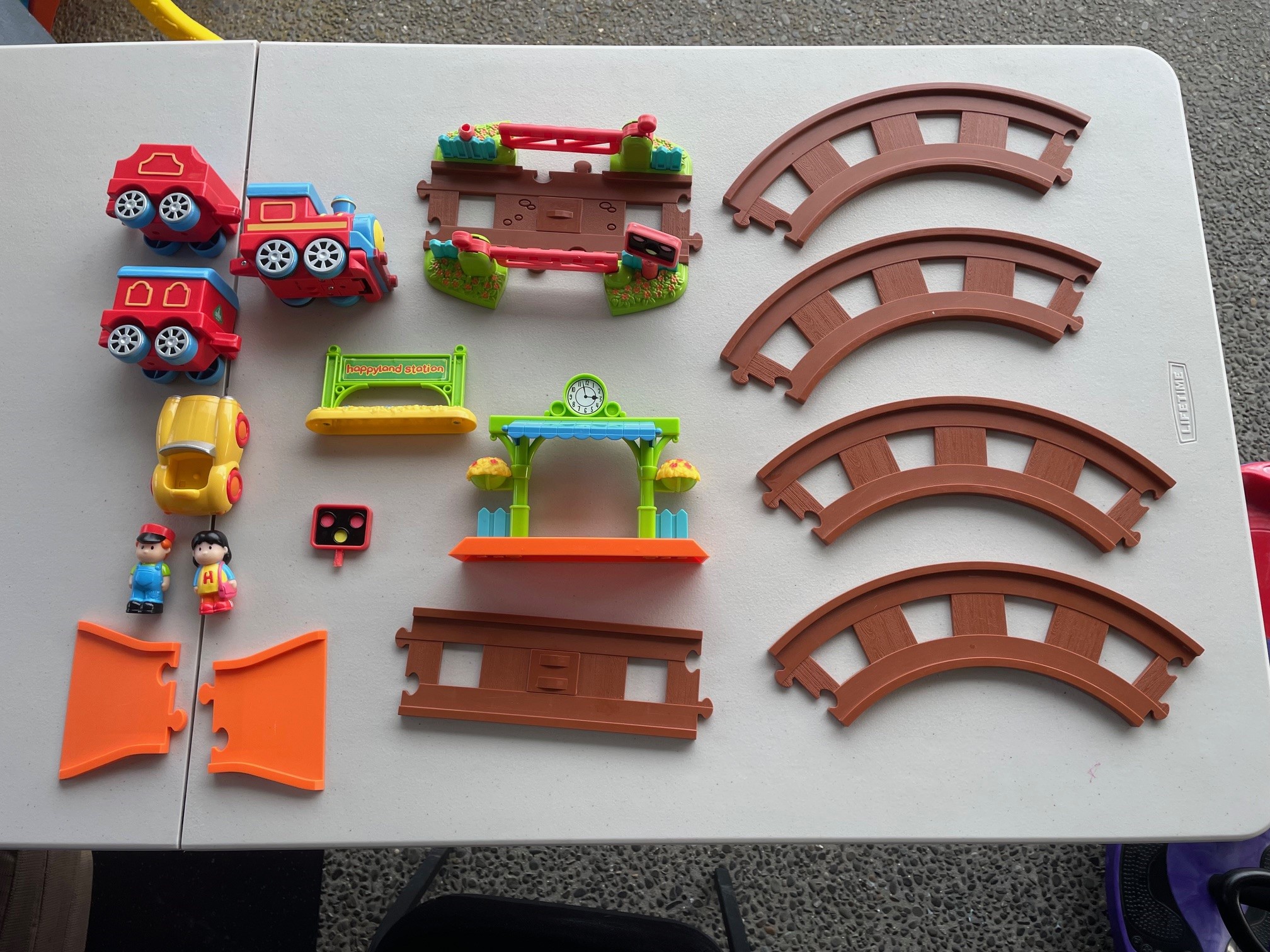 Happyland train track online